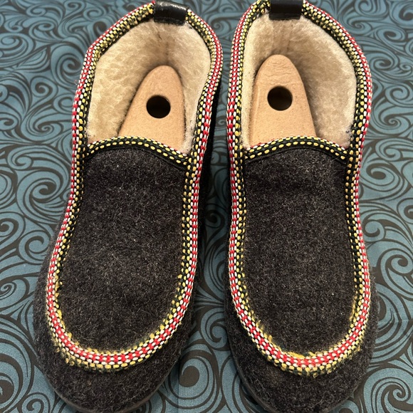 Penelope Chilvers Gray Slippers with Multicolor Trim - Picture 2 of 9